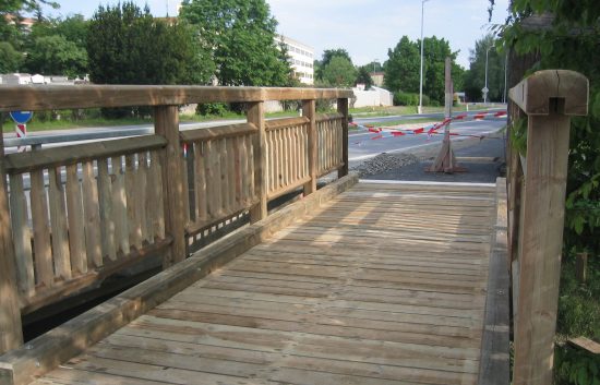 Bau einer Holzbrücke mit Holzgeländer System WEIZ (12)