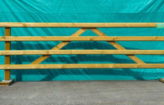 Holzgeländer System RADWEG 2000 - Höhe 130 cm - Achsabstand 395 cm // seitliche Holme und Streben 5,5 x 11,5 cm 2-seitig abgerundet // Steher 11,5 x 11,5 cm