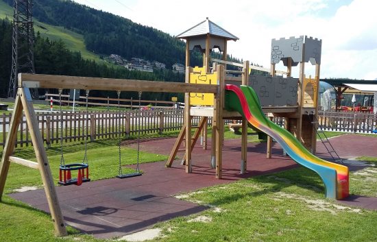 Burganlage Parzival mit Anbauschaukel