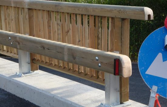 Holzleitschiene - System LBD II b mit Holzgeländer System Raaba light - BST Seiersberg (6)