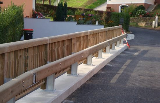 Holzleitschiene - System LBD II b mit Holzgeländer System Raaba light - BST Seiersberg (5)