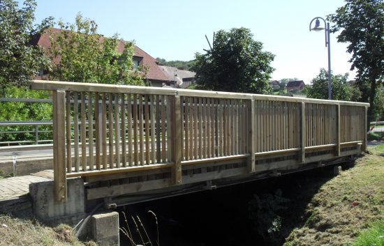 Holzbrücke mit Geländer System RAABA Light - Baustelle Bairisch Köhldorf (2)