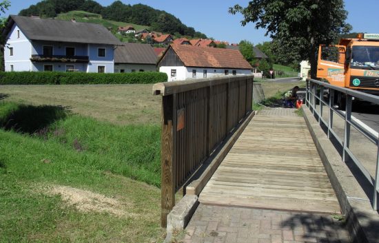 Holzbrücke mit Geländer System RAABA Light - Baustelle Bairisch Köhldorf (1)