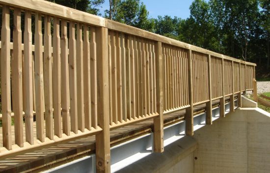 Holzbrücke mit Geländer System RAABA light