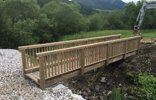 Holzbrücke mit Geländer System RAABA light