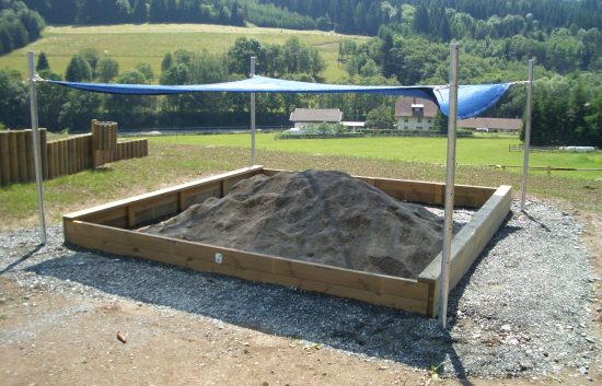 Sandkiste mit Sonnenschutz höhenverstellbar (2)