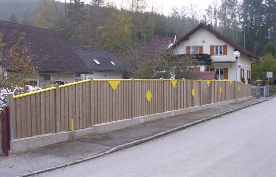Sichtschutz Zaun System Stulpschalung färbig (3)