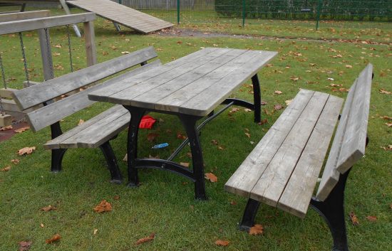 Sitzgarnitur - Kuba / Tisch 195x70 cm, Höhe 75 cm, Bank L:195 cm, Sitzhöhe 40 cm. Auflagen aus Kiefernholz, kesseldruckimprägniert, fertig montiert