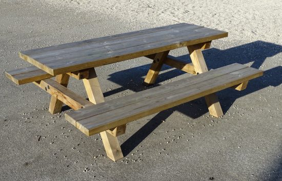 Sitzgruppe - Mödling (2) L x B x H: 195 x 160 x 75 cm. Aus ausgesuchtem Kiefernholz, kesseldruckimprägniert, fertig montiert