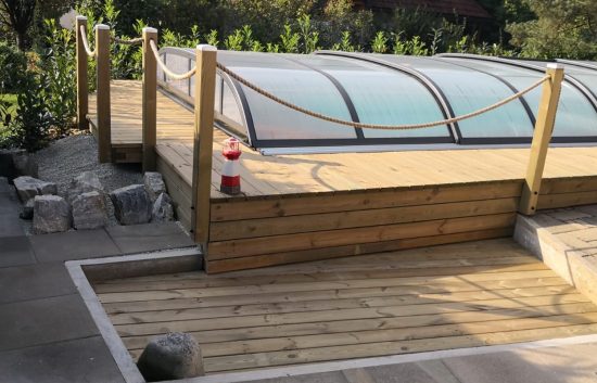 Terrassenböden und Schwimmbadumrandungen aus kesseldruckimprägniertem Kiefernholz (KDI) – Bild 30