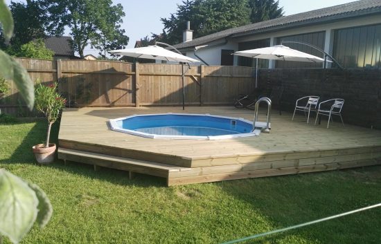 Terrassenböden und Schwimmbadumrandungen aus kesseldruckimprägniertem Kiefernholz (KDI) – Bild 35